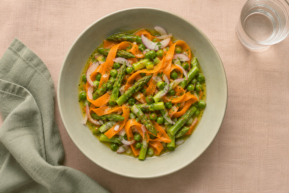 Salade de légumes de printemps marinés