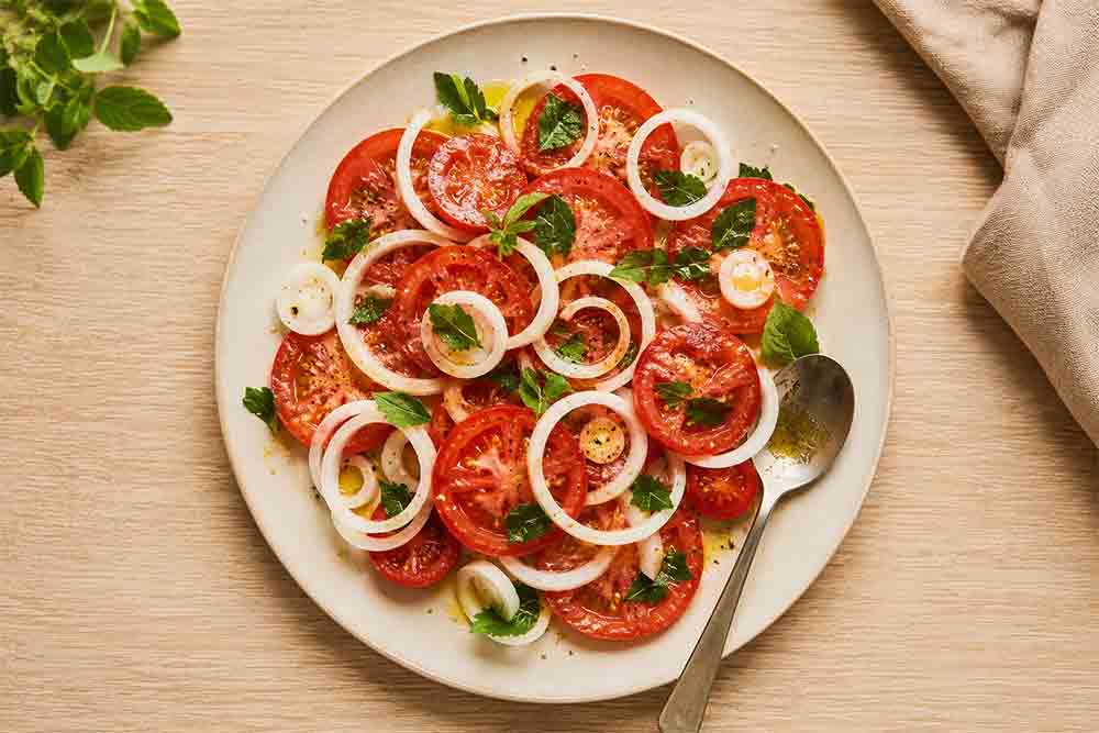 Salade de tomates et oignons façon Steakhouse