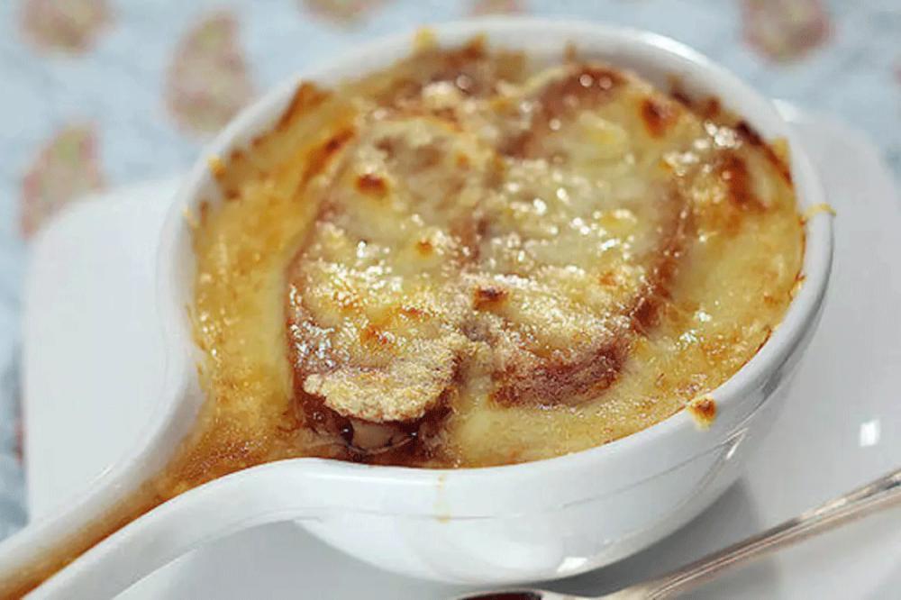 Soupe à l'oignon gratinée